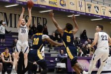 Men’s basketball sweeps weekend, wins 5th straight game